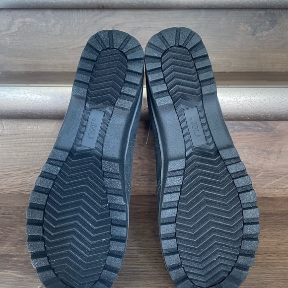 Women's Gray Fur-Lined Boots - Picture 3 of 5